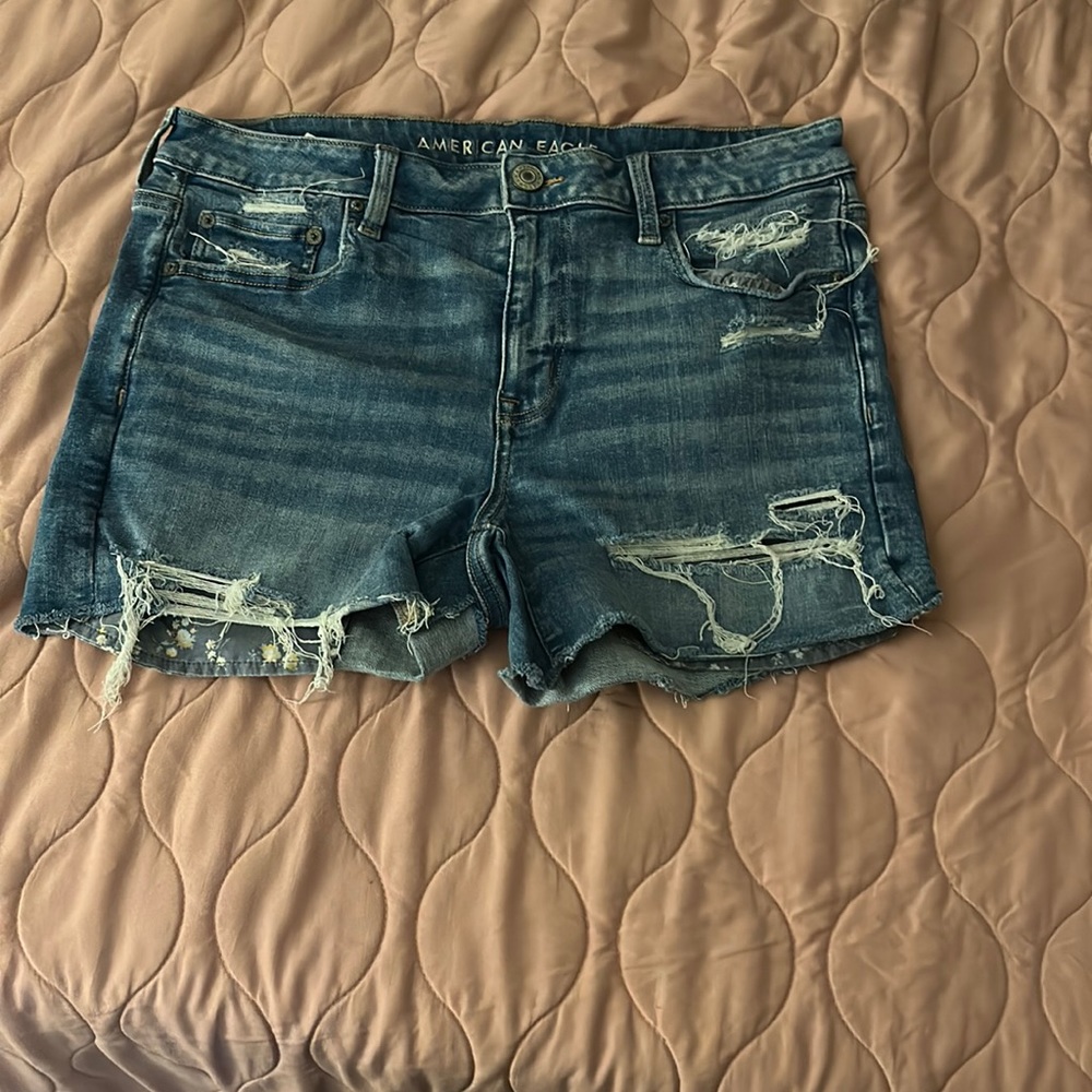 AEO Midi Distressed Shorts w/ Floral Pockets Size 12 (EUC)